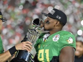 Tony Washington (91) of the University of Oregon Ducks kissing the Leishman trophy after winning the Rose Bowl Game Presented by Northwestern Mutual