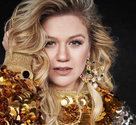 Kelly Clarkson – Carter Smith-cropped