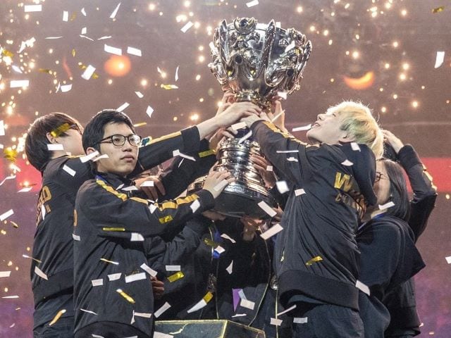 FunPlus Phoenix take down G2 Esports to win 2019 World