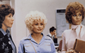Dolly Parton reunites with "9 to 5" co-stars on "Grace and Frankie" finale