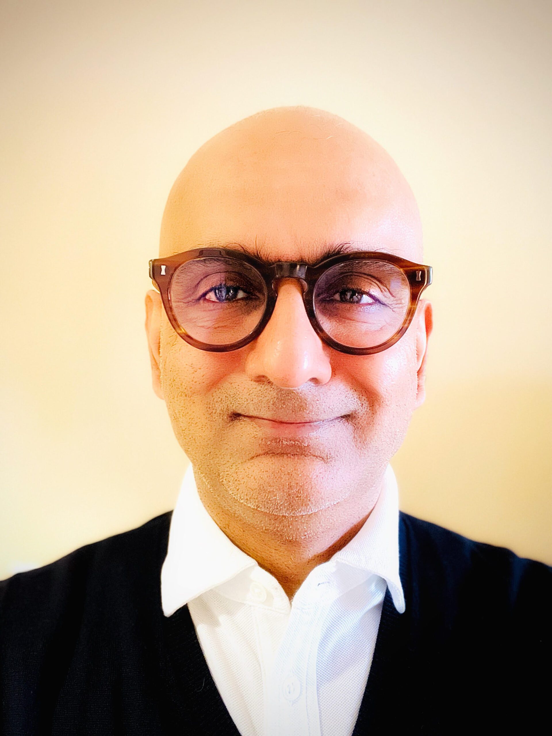 Mainak 2022 Headshot (2)