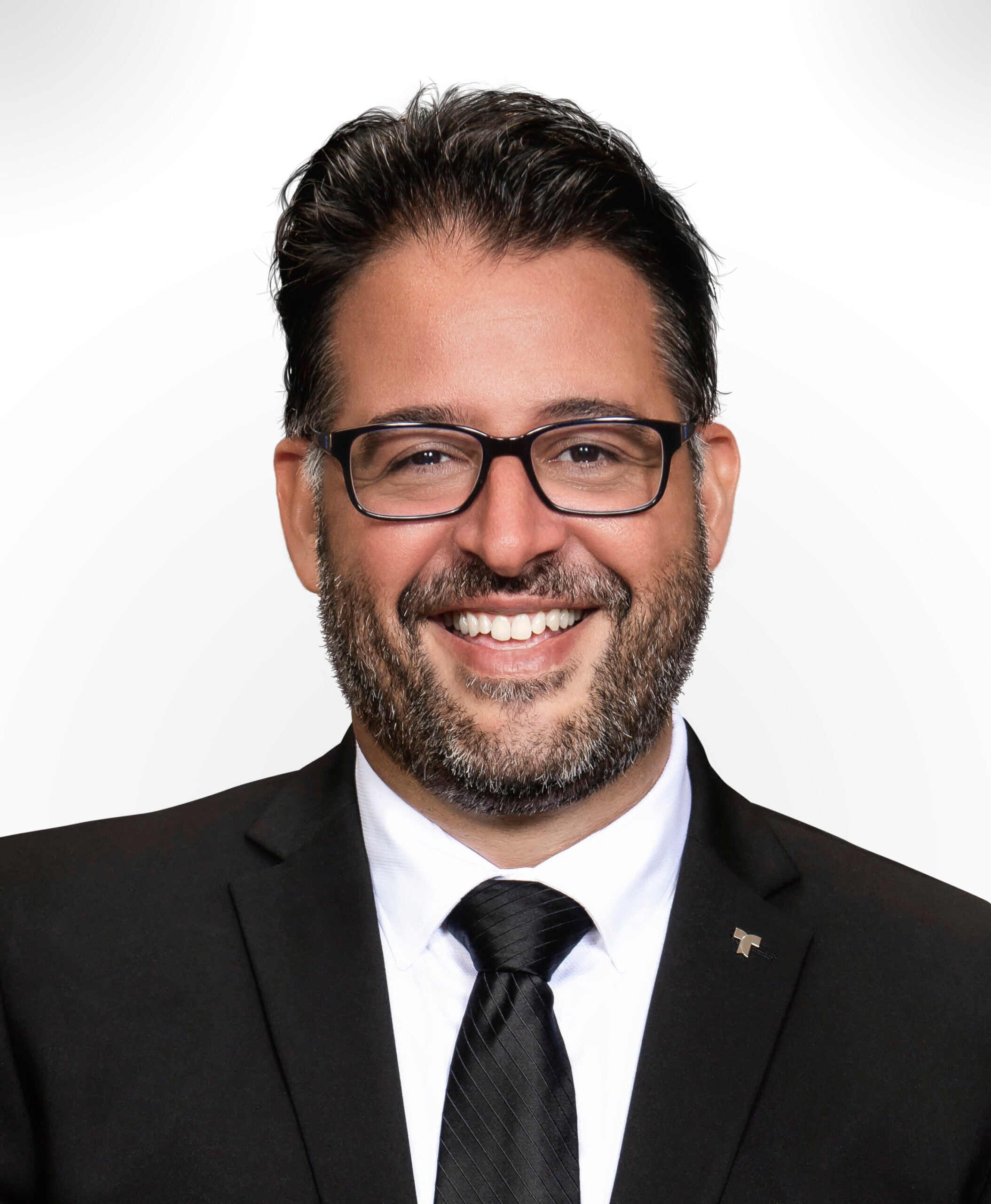 Eli Velazquez APPROVED Headshot
