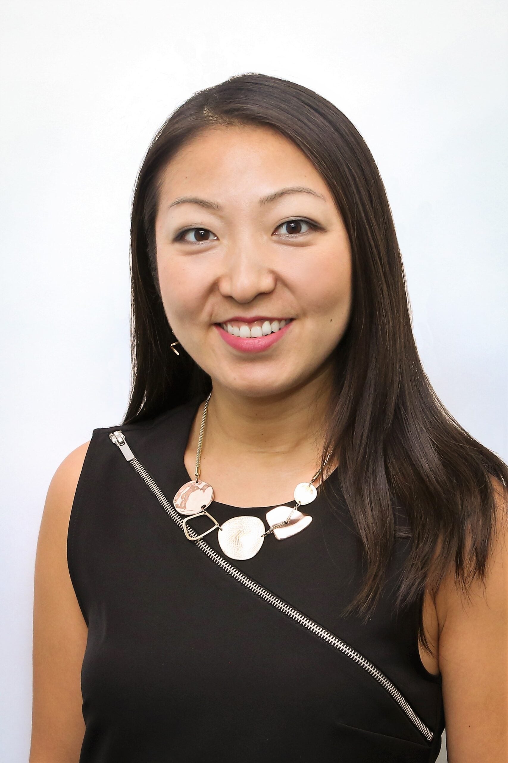 Maggie Zhang Headshot