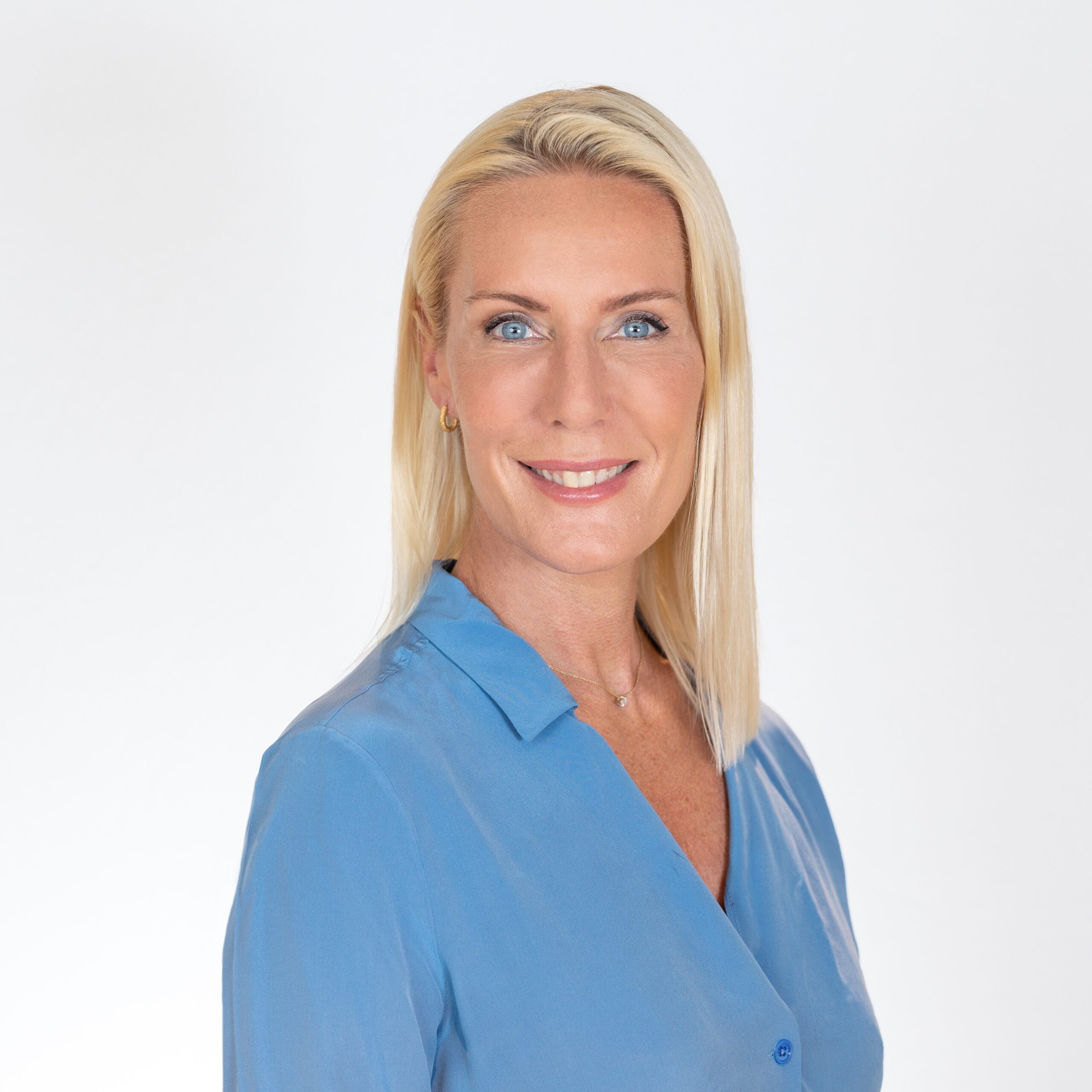 Anna Preferred Headshot 2022_square (1)